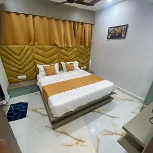 Hotel Hira Palace